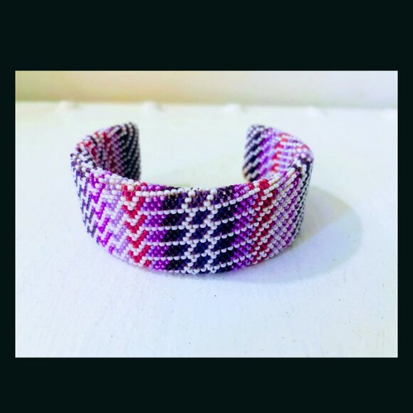 💜💗 Beautiful Purple Peyote Stitch Native Navajo Beaded Cuff Bracelet Jewelry - Picture 4 of 7